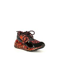 סניקרס עם סוליית צ'נקי גבוהה