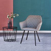 כיסא מפואר לפינת אוכל מרופד דמוי עור דגם ברלין