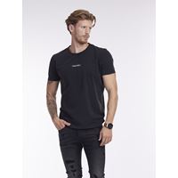 חולצת טי עם שרוולים קצרים