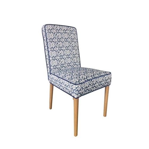 כיסא לפינת אוכל בריפוד בד ובעיצוב ייחודי ומדליק