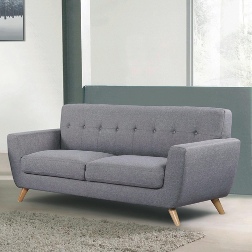 ספה תלת מושבית מרשימה ונוחה בעיצוב רטרו